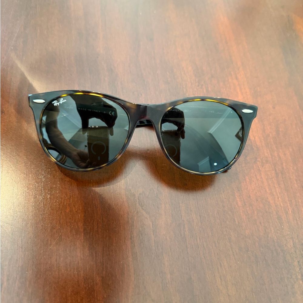 Ray-Ban Polarized Tortoise Some discoloration inside of the frame. No Scratches - Picture 2 of 12